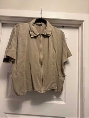Parfois Short-Sleeve Zip Front Shirt Jacket in Beige
